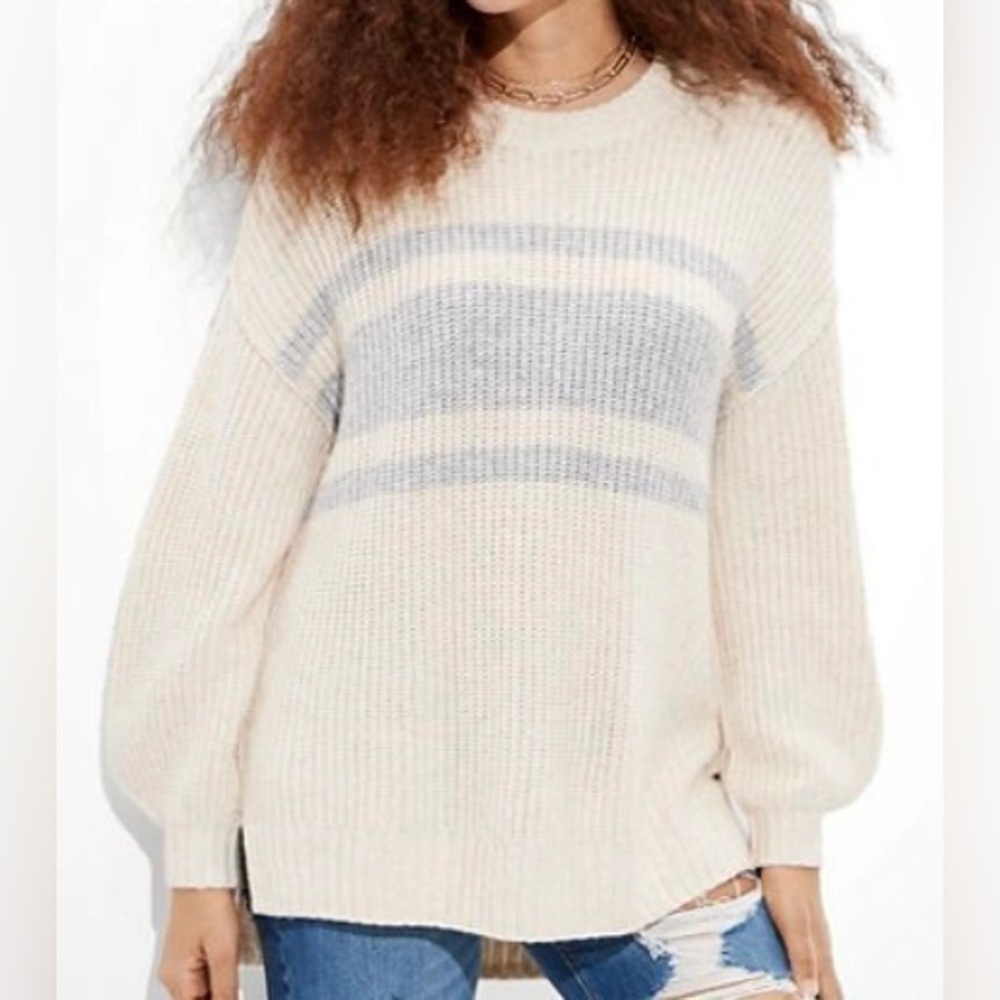 American Eagle Dream Crewneck Knit Sweater Size Medium Cream & Blue Stripe Cozy